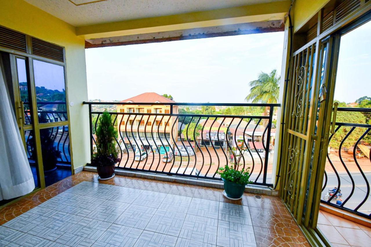 Peace Of Mind Suites Entebbe Exteriör bild