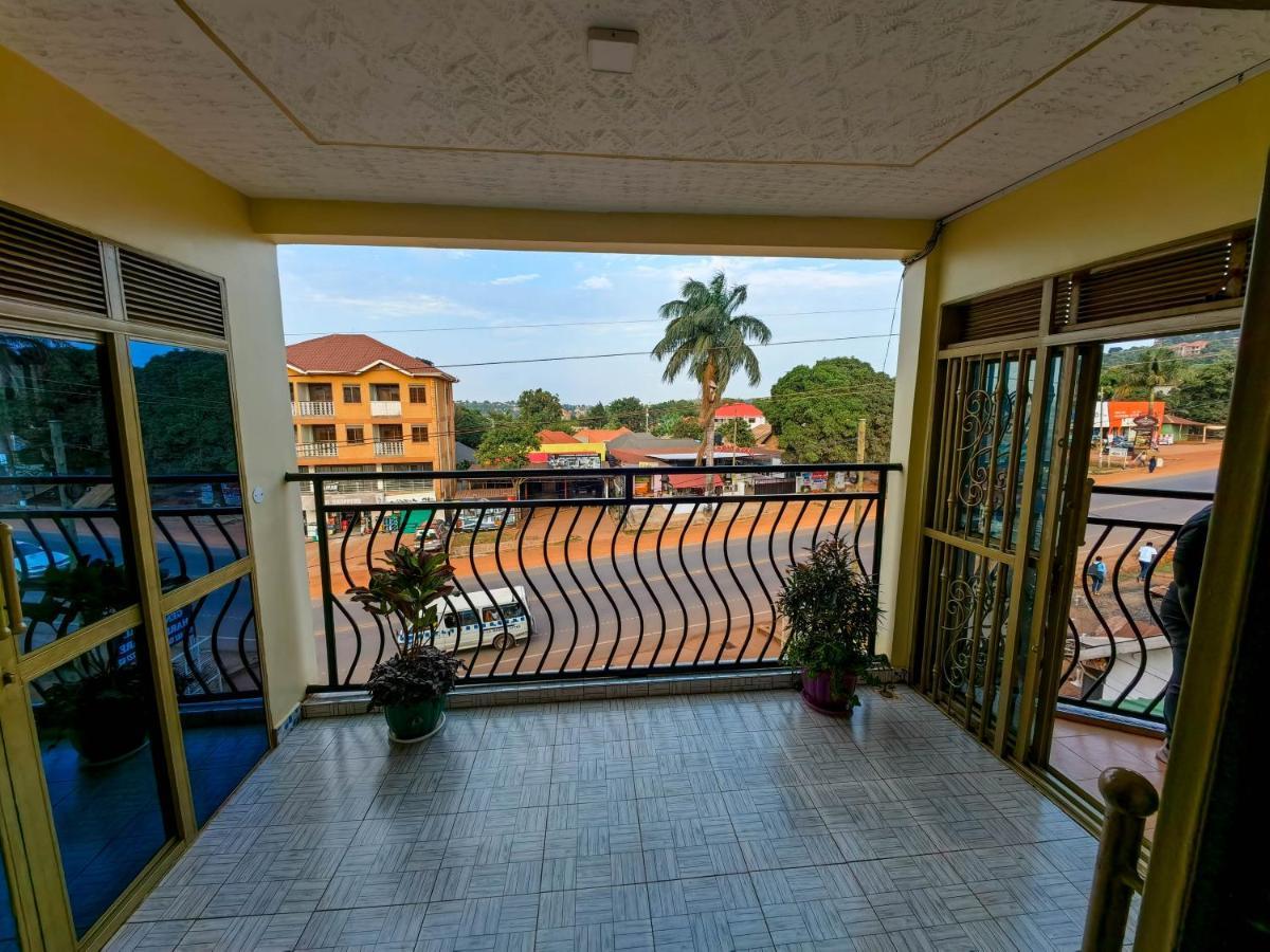Peace Of Mind Suites Entebbe Exteriör bild